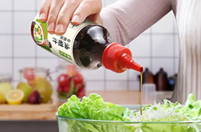 Fondée en 2005, dispose de 13 000 mètres carrés de bâtiments d'usine standard, est un ensemble de recherche et développement, de production et de vente dans l'une des entreprises de matériaux d'emballage cosmétiques.