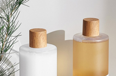 Fondée en 2005, dispose de 13 000 mètres carrés de bâtiments d'usine standard, est un ensemble de recherche et développement, de production et de vente dans l'une des entreprises de matériaux d'emballage cosmétiques.